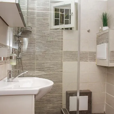 Apartment In Balatonmariafürdo 35382